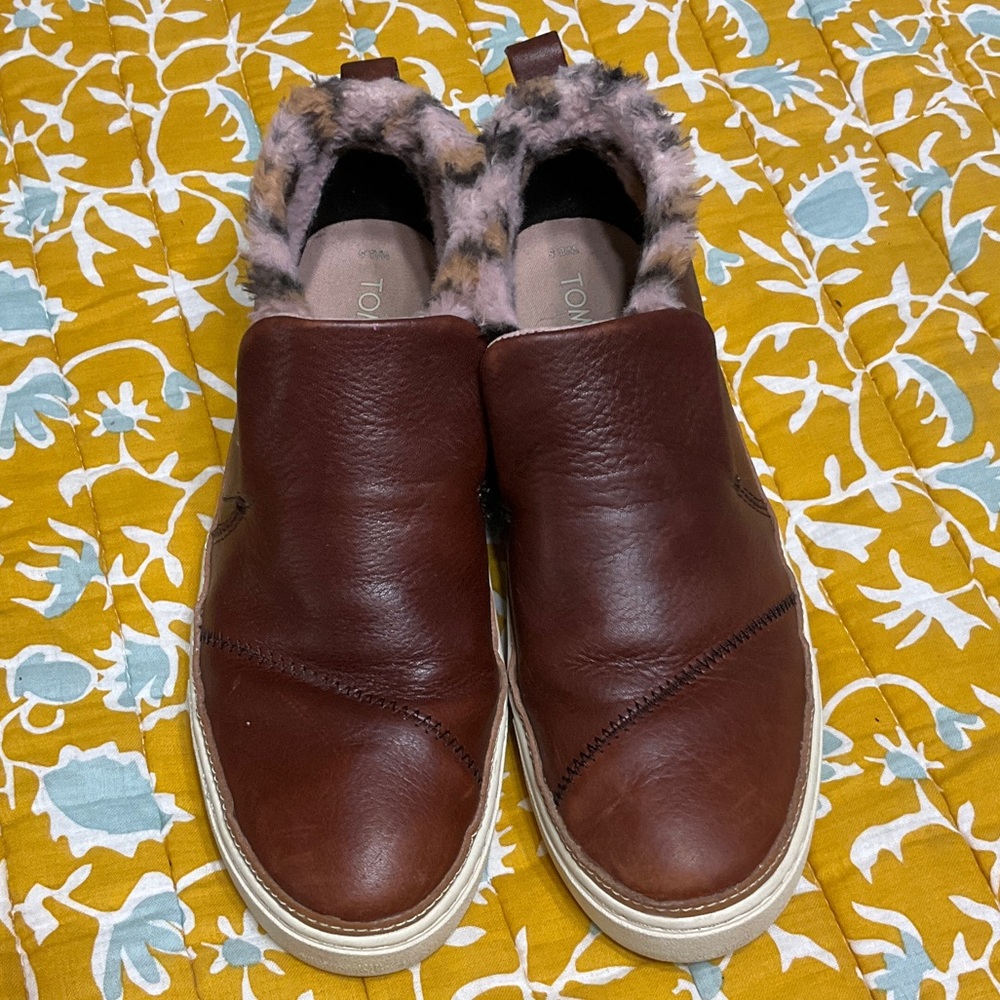 🔥Final Mark Down! Toms Brown Leather Ankle Booties with Faux Fur Trim - Picture 2 of 16